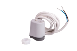 Giacomini R478 Termoelektrická hlavice bez proudu otevřená 